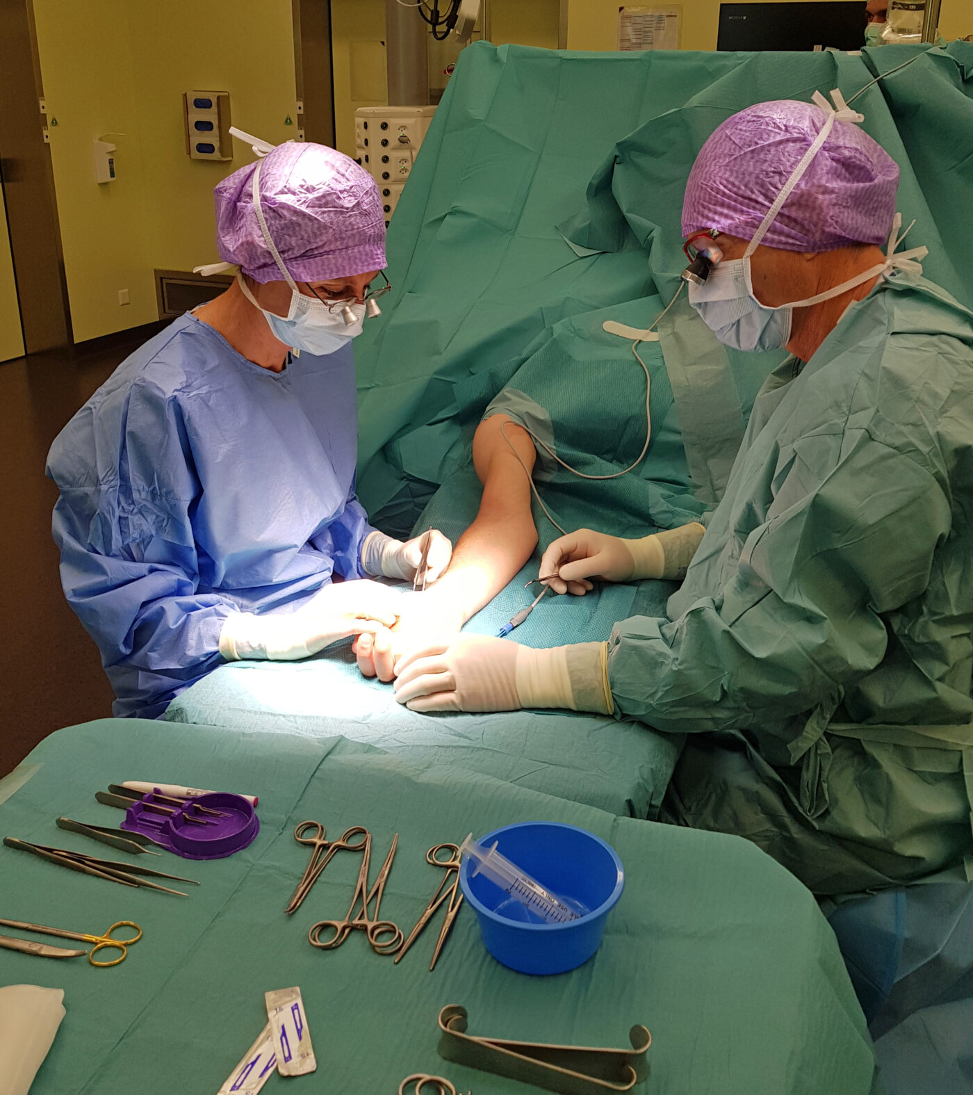 Operation Tetrahandchiurgie